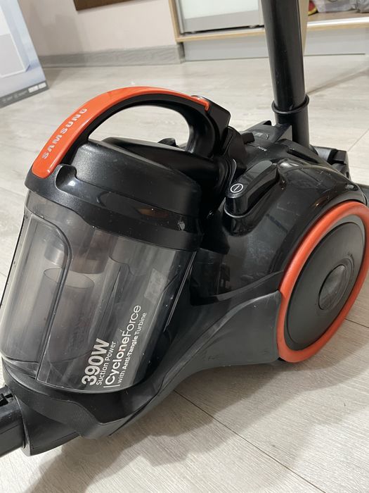 Срочно продам пылесос марки Samsung