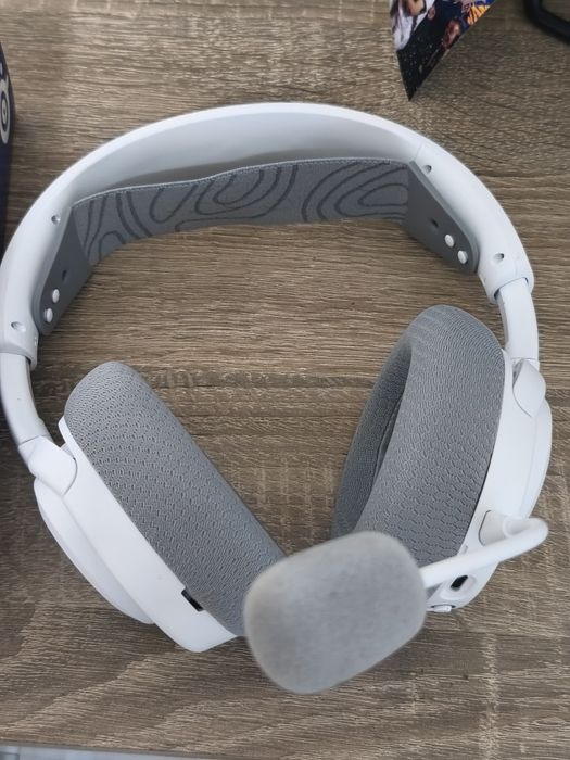Продавам SteelSeries Arctis Nova 3P Wireless