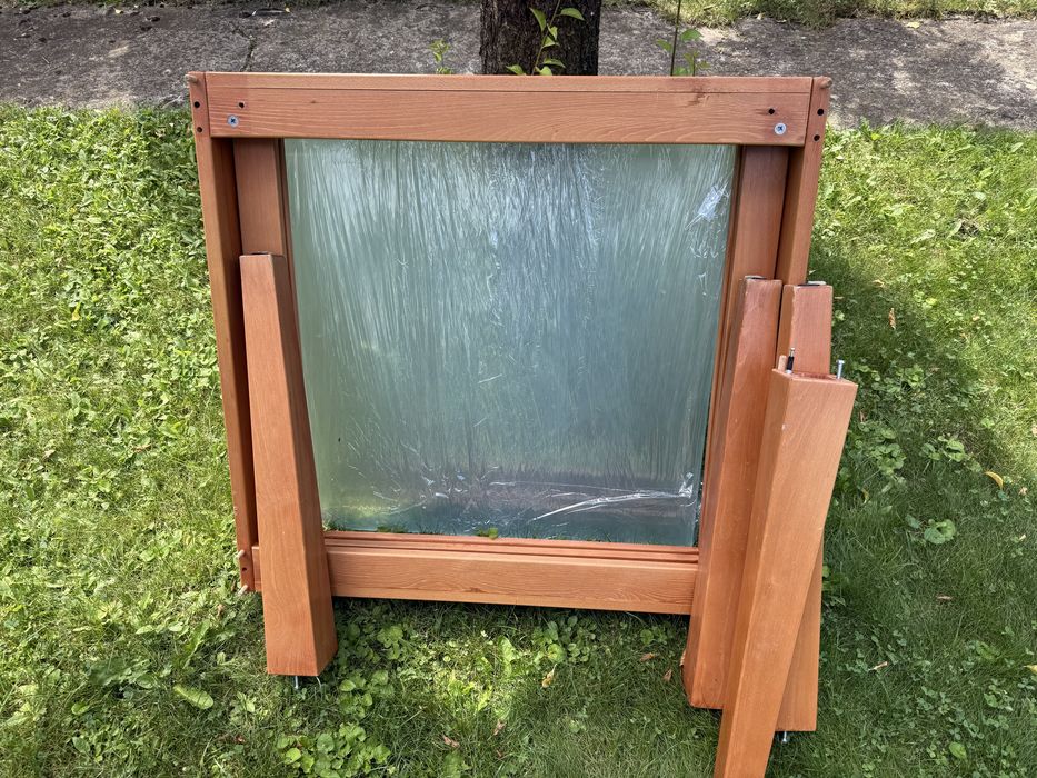 Продавам трапезарна маса от масивно дърво