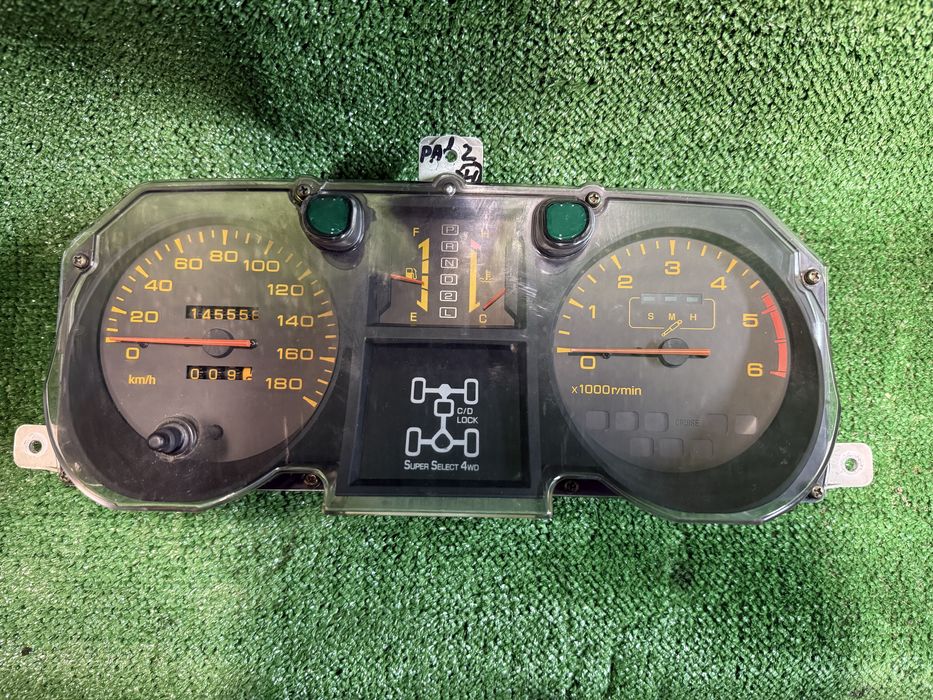 Щиток приборов на паджеро