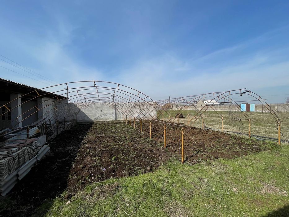 dacha 10 sotix sotiladi