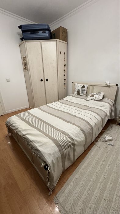 Продам Гарнитур (шкаф, кровать и стол)