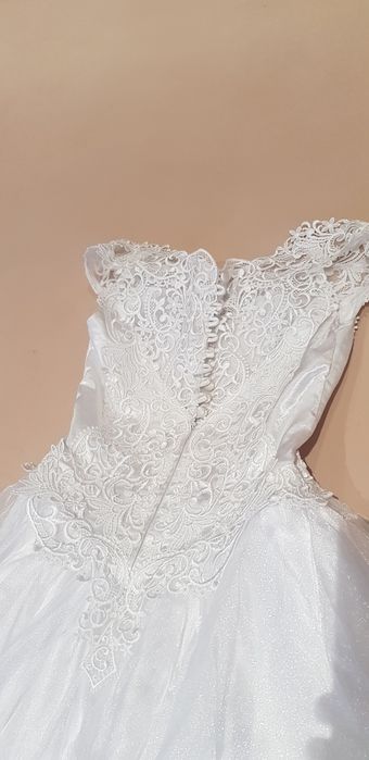 Сватбена рокля ...