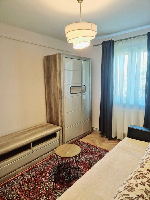 Inchiriez apartament cu 3 camere