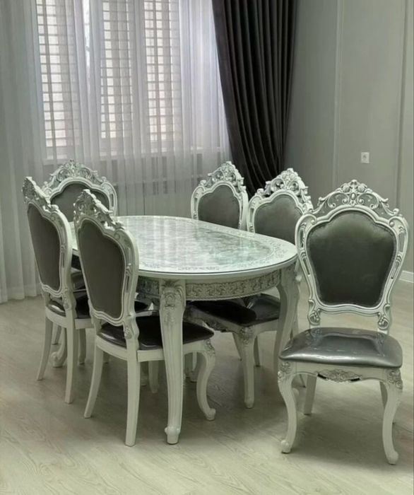 Стол со стульями