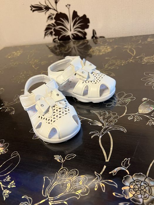 Продам сандалики