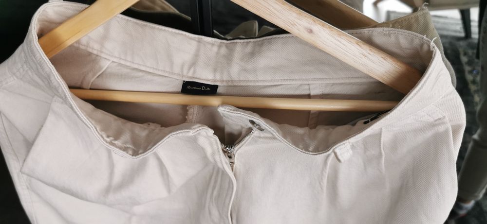 Vând pantaloni Massimo Dutti