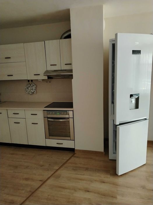 Дава се под наем Тристаен апартамент в Пловдив, Остромила - 80 кв.м за 598.23 € - Снимка #2