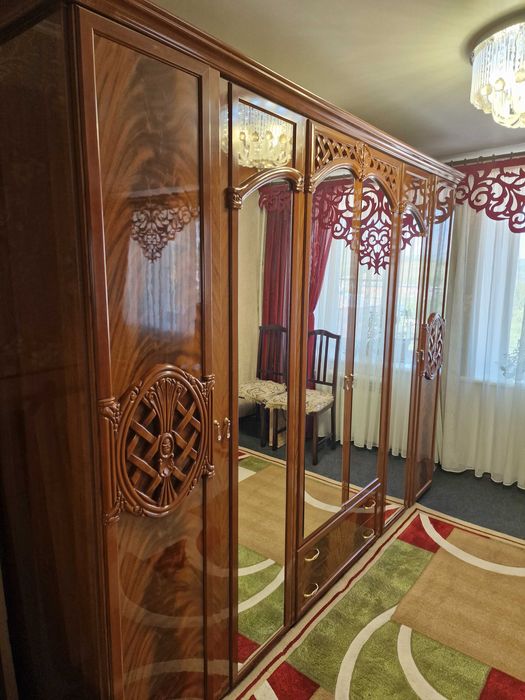 Продам 5-ти комнатную квартиру.