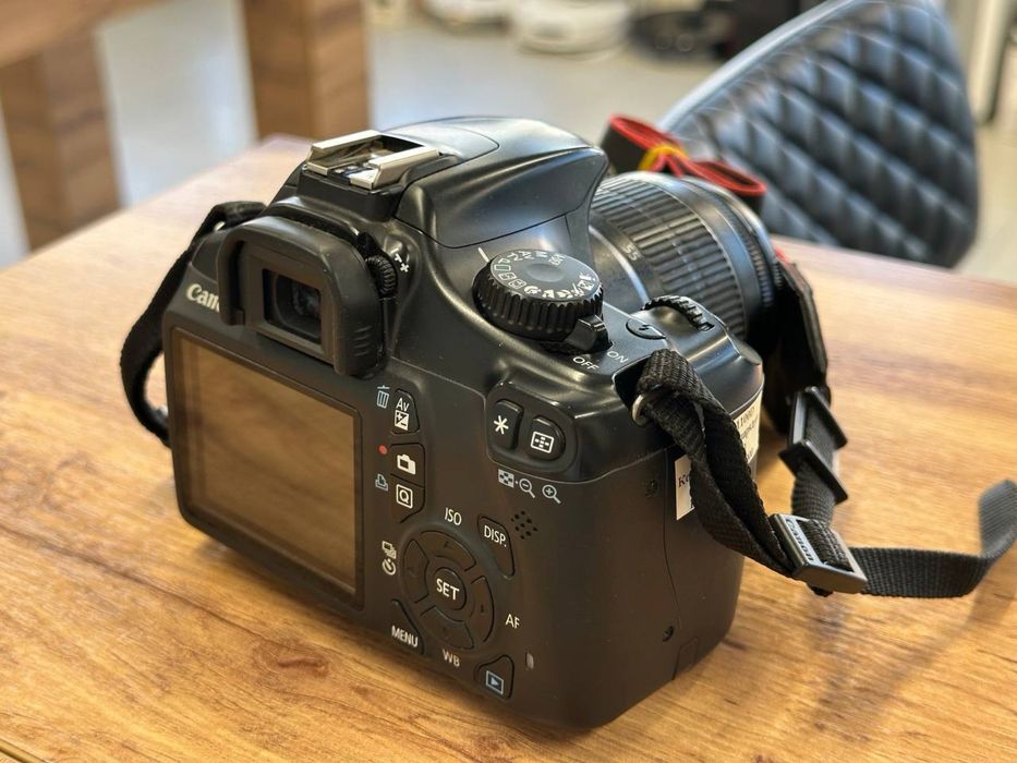 Canon  EOS 1100D