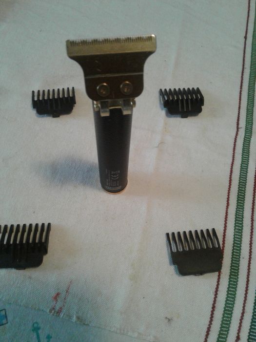 Vănd aparat de tuns si aranjat barba nou GRITSY, pret ,80 lei!