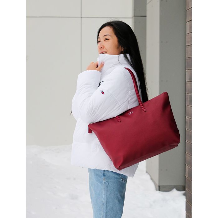 Сумка бренда Lacoste