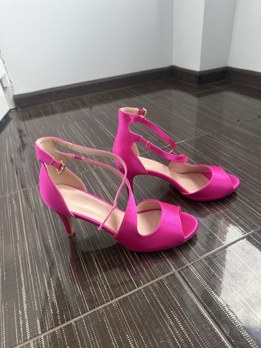 Обувки на висок ток