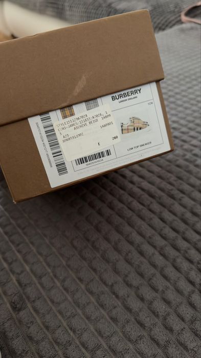 Adidasi Burberry nr 19
