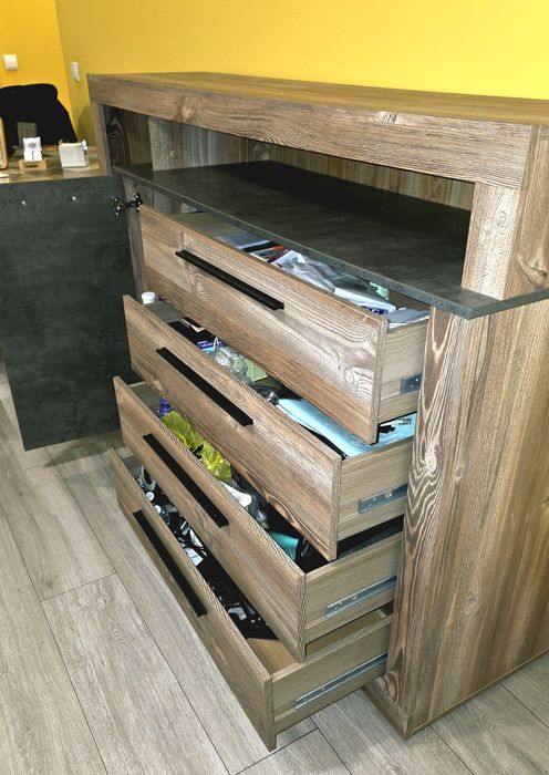 Впечатляващ мултифункционален шкаф-скрин с 4 чекмеджета (комод)