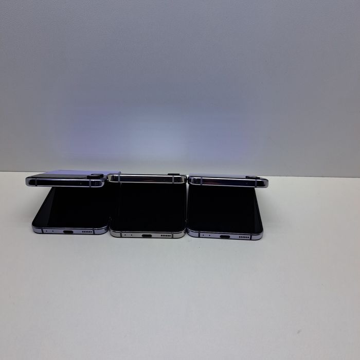 Samsung Z Flip4 xotirasi 8/256GB