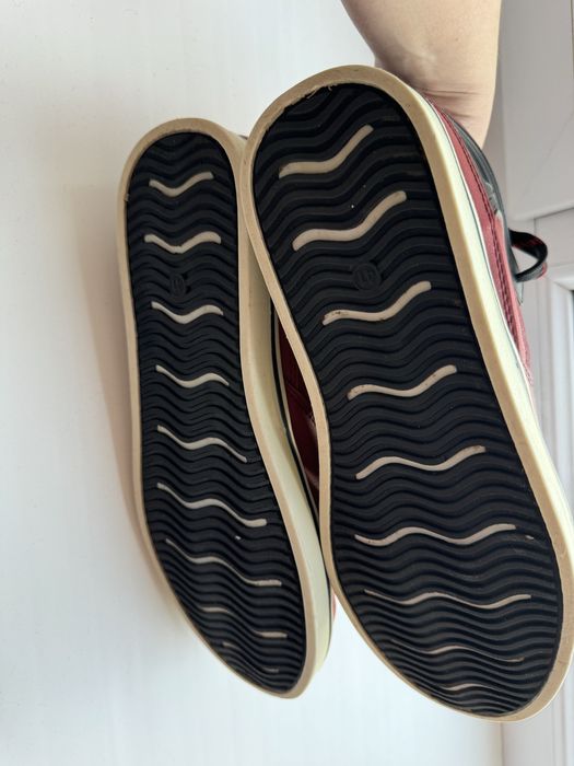 Продам кроссовки