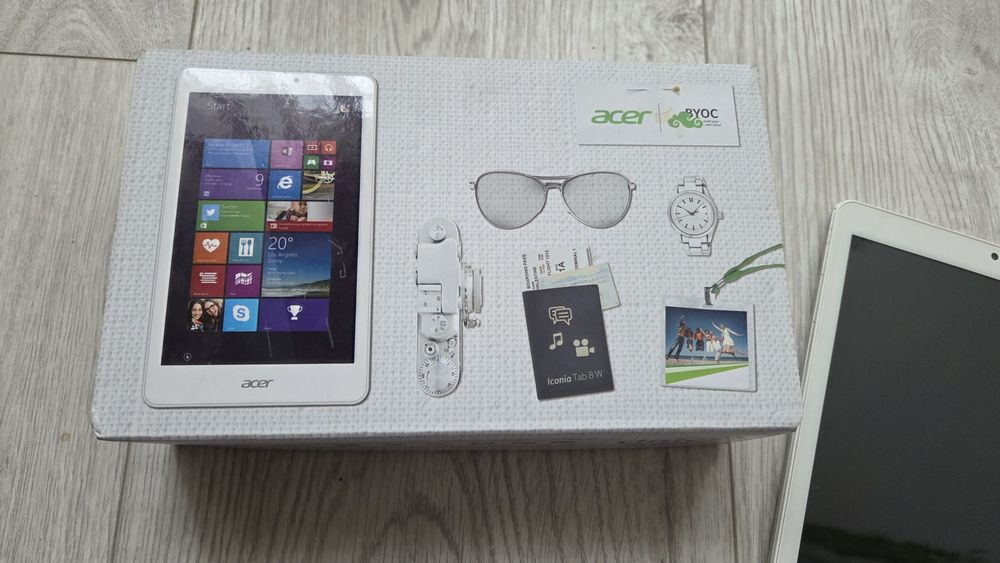 Таблет Acer Iconia Tab 8 W  Windows за ремонт или за части