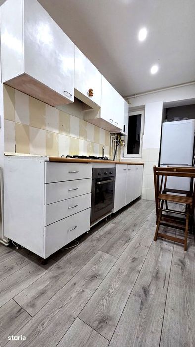 Apartament de vanzare cu 2 camere si balcon in zona Rahovei