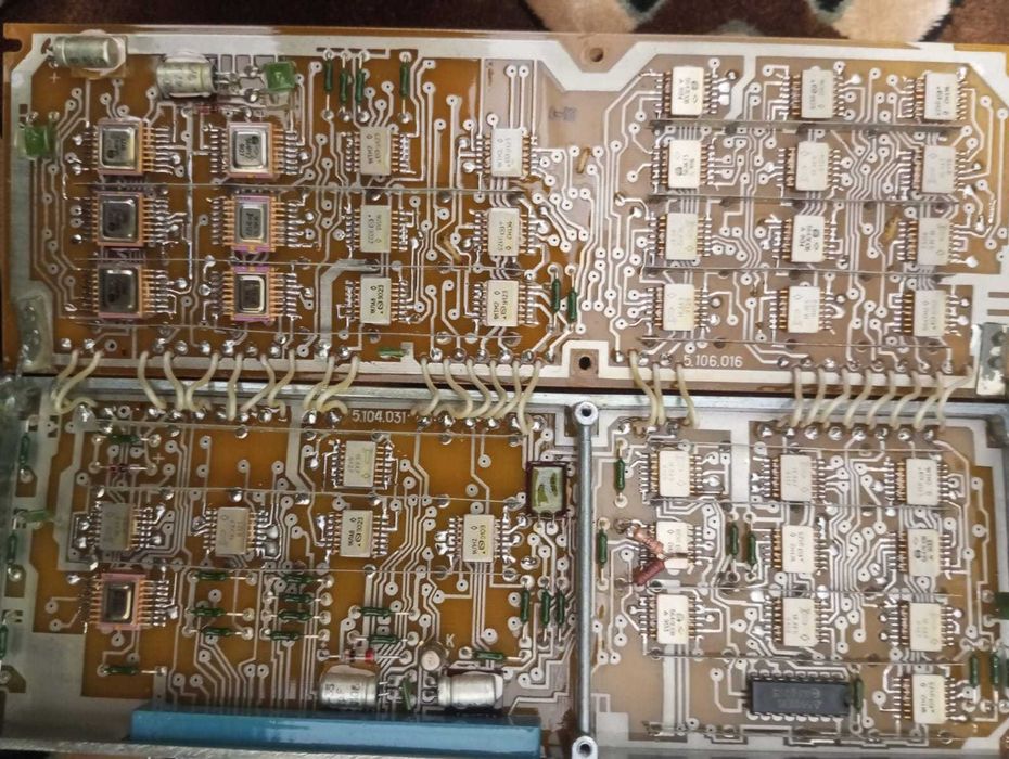 Радиодетали плата серебро