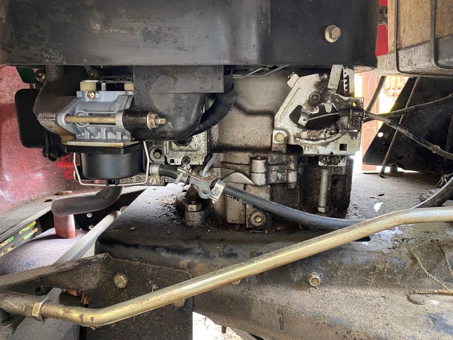 Tractoras tuns iarba Mtd