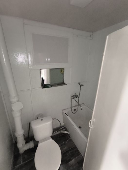 1 ком квартиру Спутник 8. Второй этаж. 32 м2 акфа. В деревянном доме.