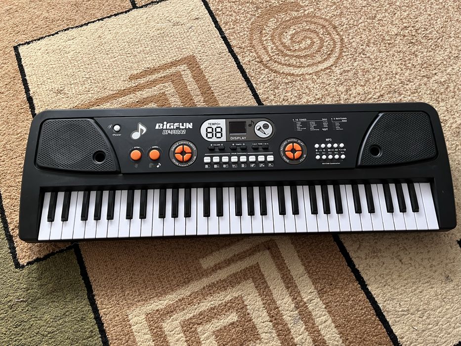 Продам синтезатор