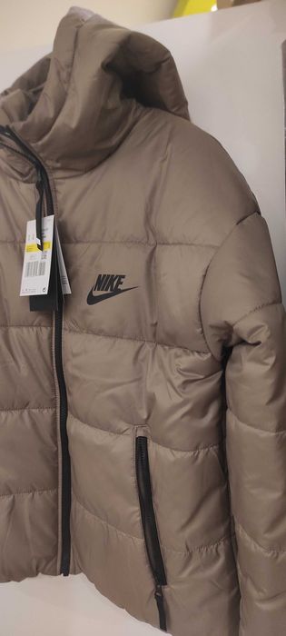 НОВО Пухено яке Nike Therma fit размер S