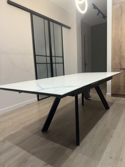 Обеденный стол из керамогранита