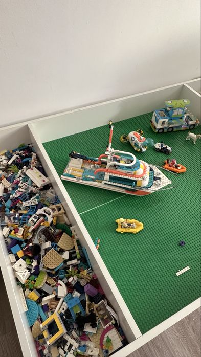 Masa pt LEGO impecabila