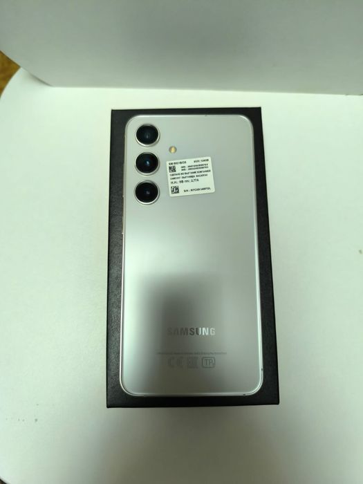 Самсунг с 24  в отличном состоянии.