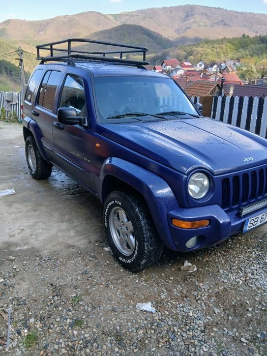 Vând  jep Cherokee