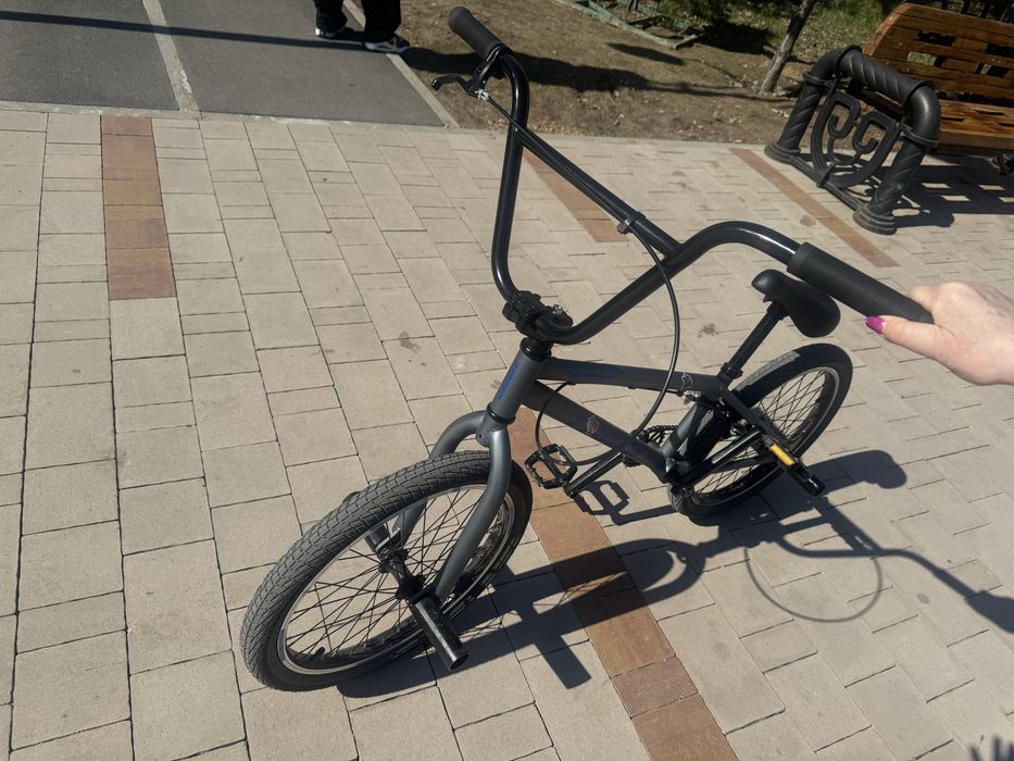 Продам велосипед BMX новый