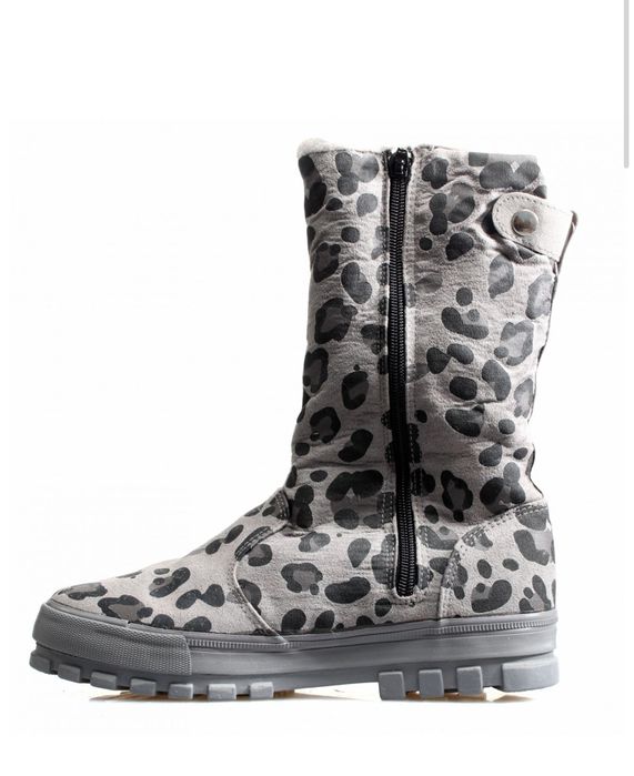 Нови Дамски ботуши - ватирани 38