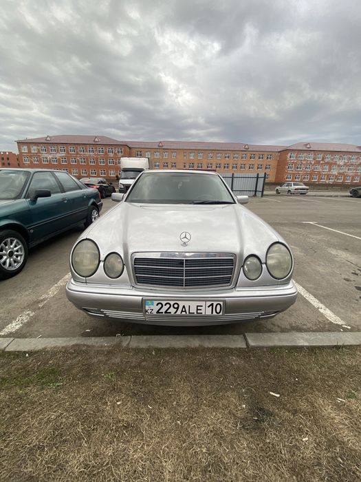 Продам мерседес 210