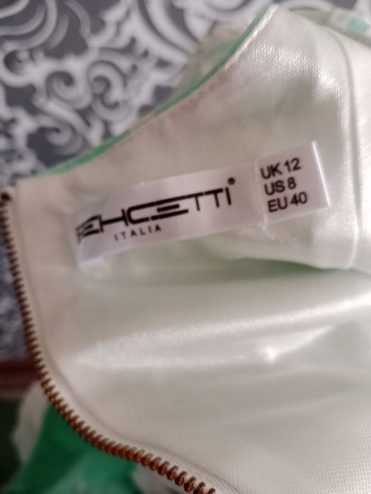 Продаю горховый платья