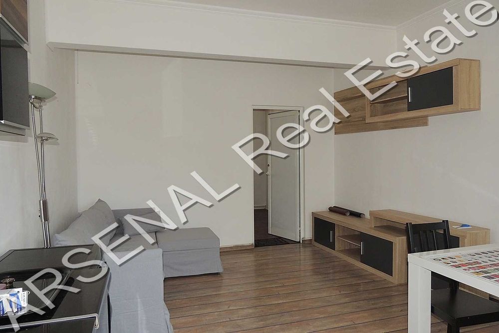 Дава се под наем Тристаен апартамент в София, Център - 100 кв.м за 700 € - Снимка #2