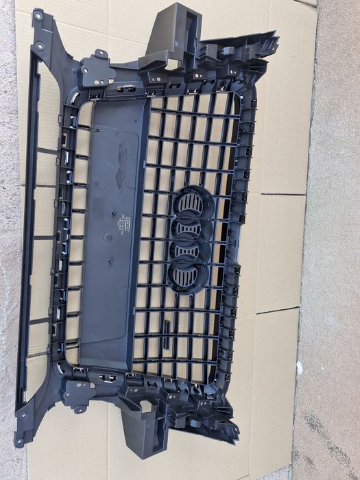 Grila centrala Audi Q5 Noua  2008-2012