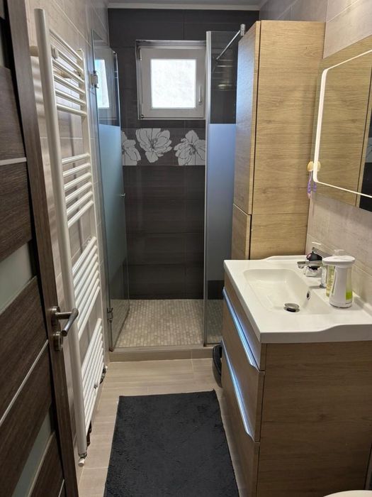 De vânzare apartment cu 2 camera etaj 2