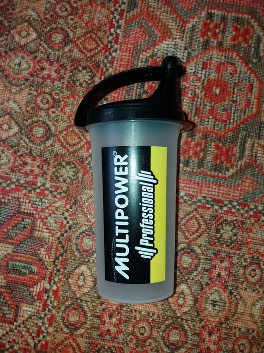 Шейкер профессиональный 700 мл