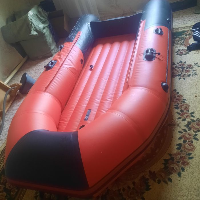 Қайық маторымен сатылымда