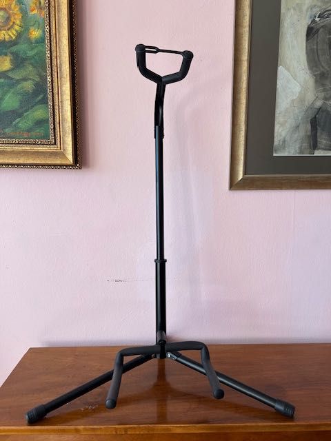 Стойка за китара