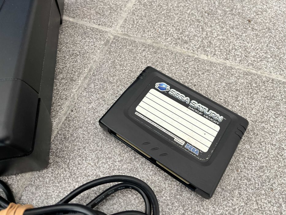 Sega Saturn - оригинална игрална конзола в кутия + игра и оригинална памет