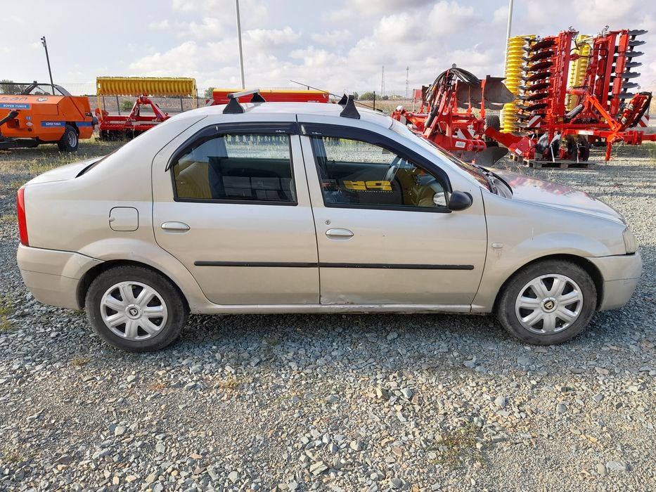 Vând Dacia Logan