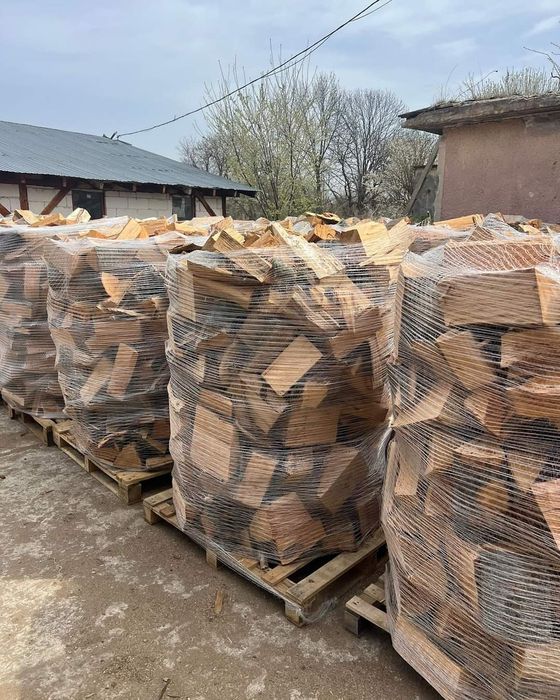 Lemn de foc de fag crepat paletizat livrat la domiciliu