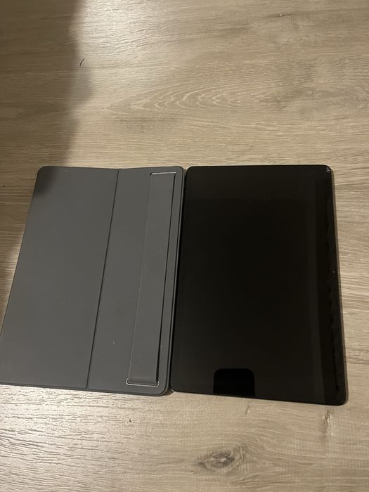 Таблет Lenovo TabM11