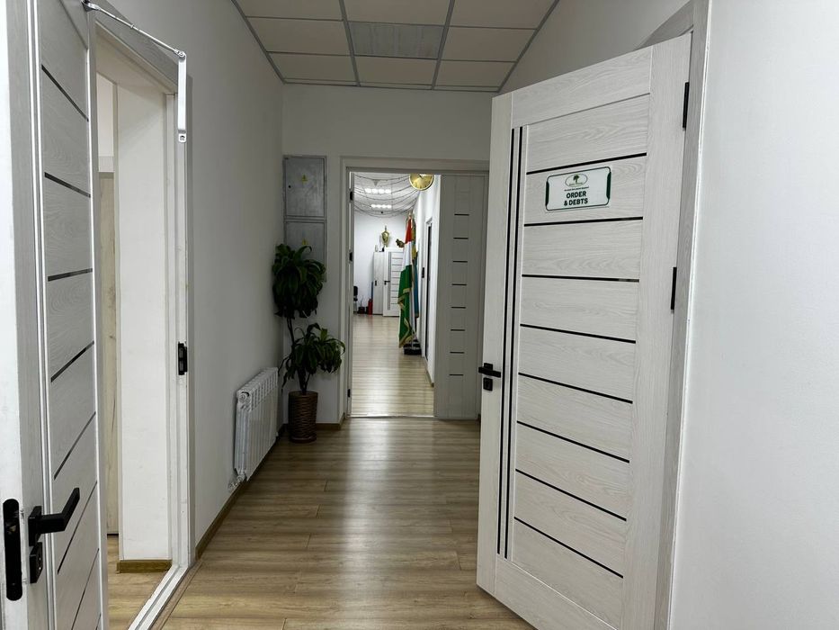 Срочно продается евроздание , 1235  кв.м вдоль главной дороги.