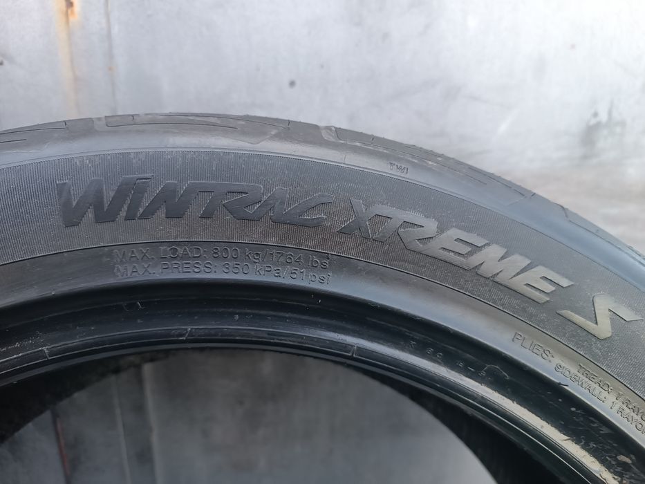 245/45/18 Vredestein