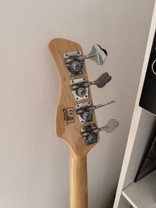 Bass V7 Marcus Miller Gen 1 String-Through Hard Case doze activ/pasiv