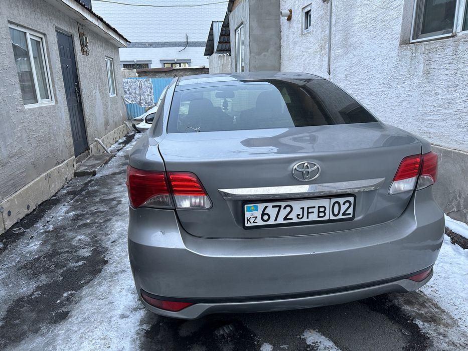 Продам машины с пробегам тойота авенсис